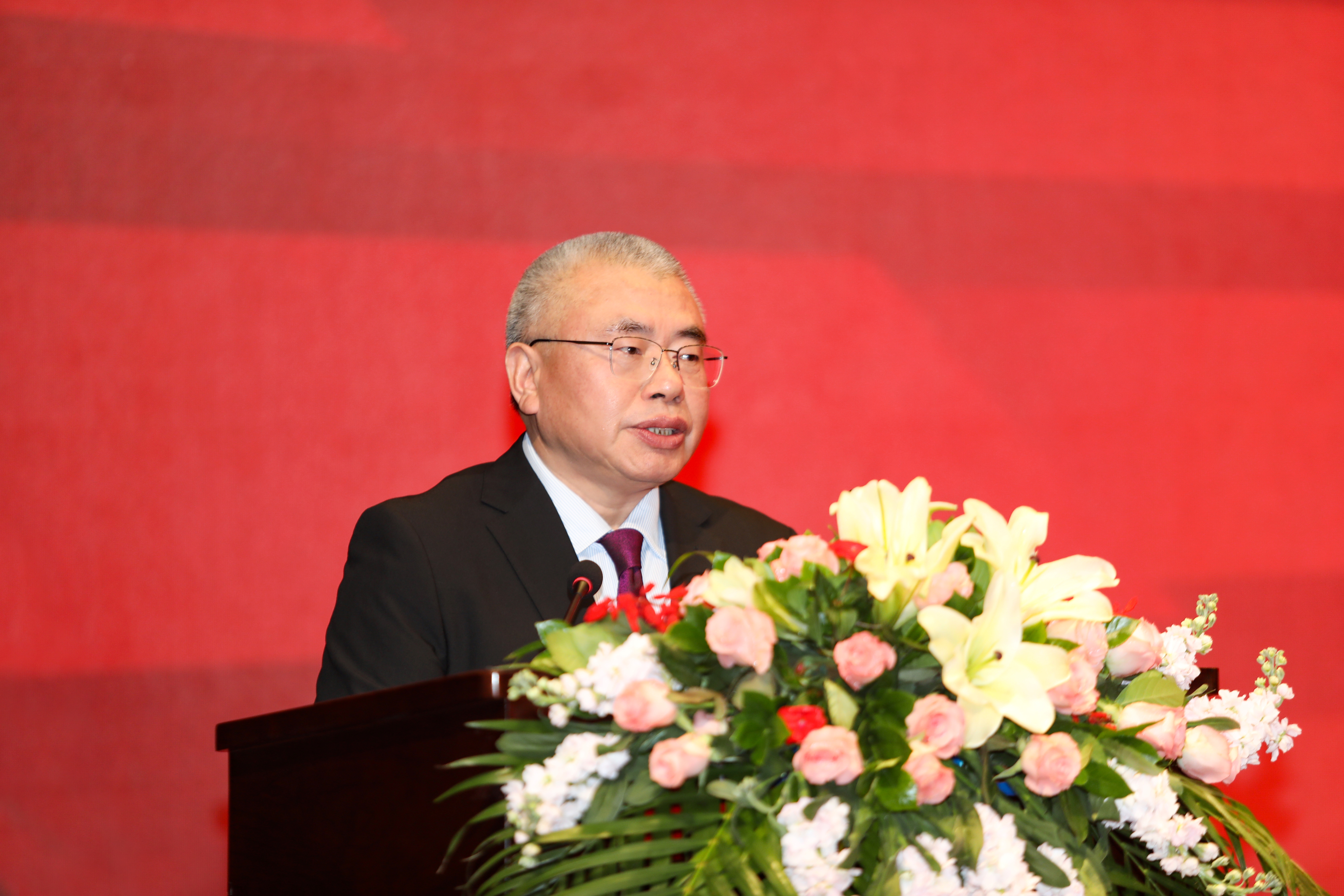 1.集團(tuán)公司黨委書記、董事長(zhǎng)、總經(jīng)理?xiàng)畎矅?guó)作大會(huì)致辭.JPG